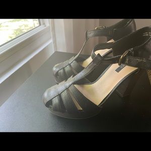 FOREVER 21 brown platform heels size 7.5